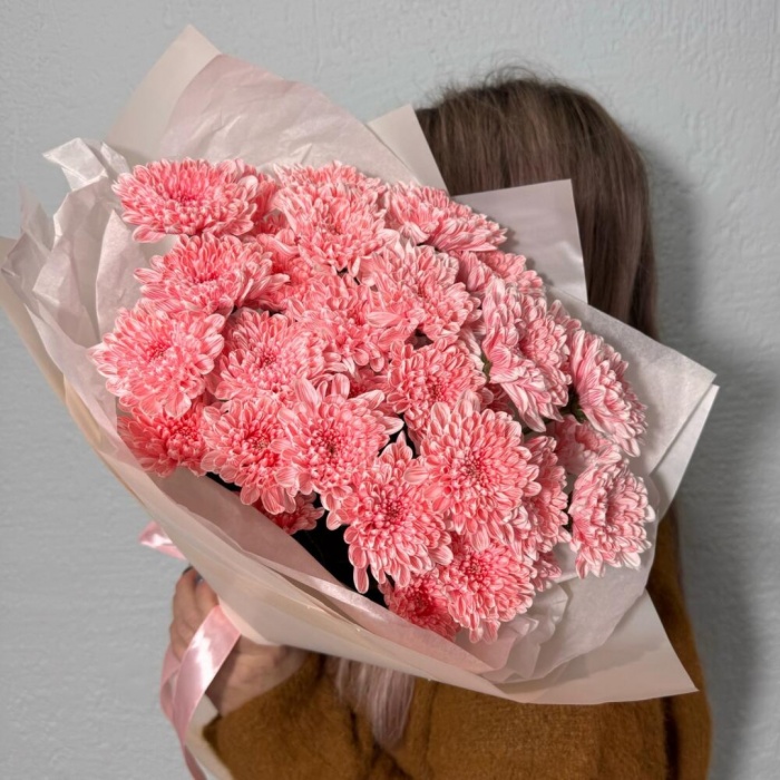 Букет из 5 персиковых хризантем